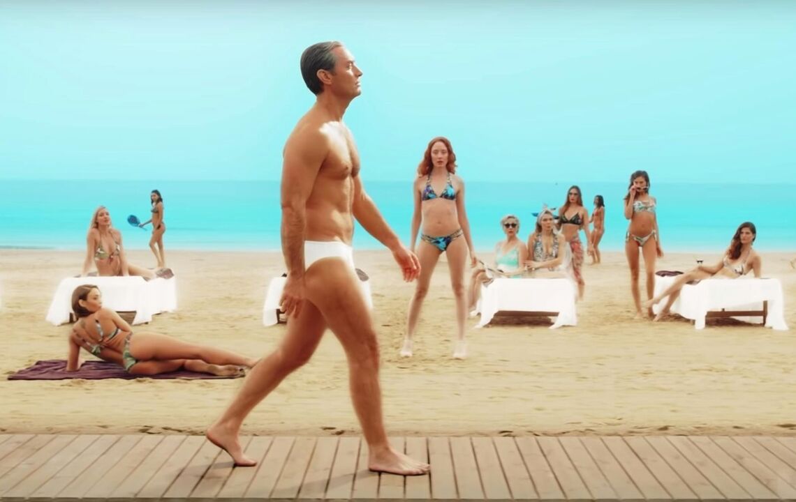 Ang mga batang babaye sa baybayon nagtutok sa usa ka lalaki nga nagpadako sa iyang penis